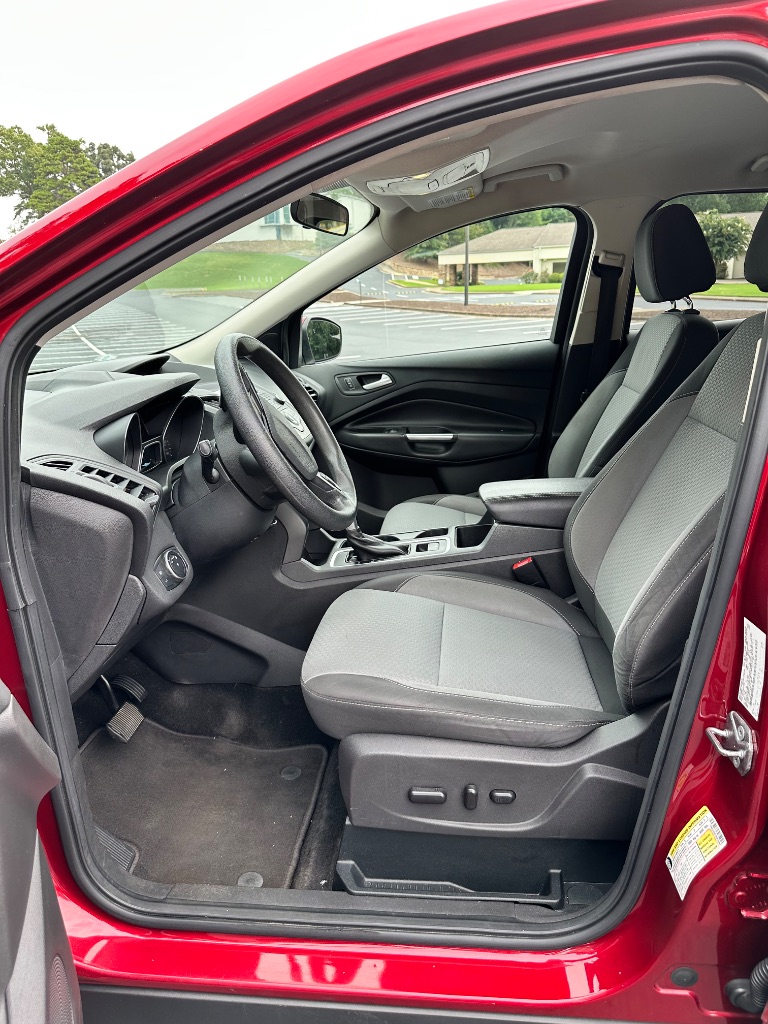 2017 Ford Escape SE - Photo 15