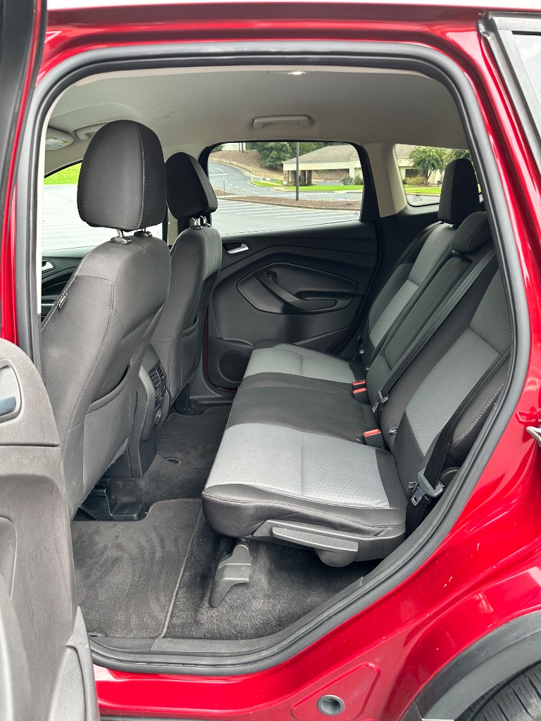 2017 Ford Escape SE - Photo 17