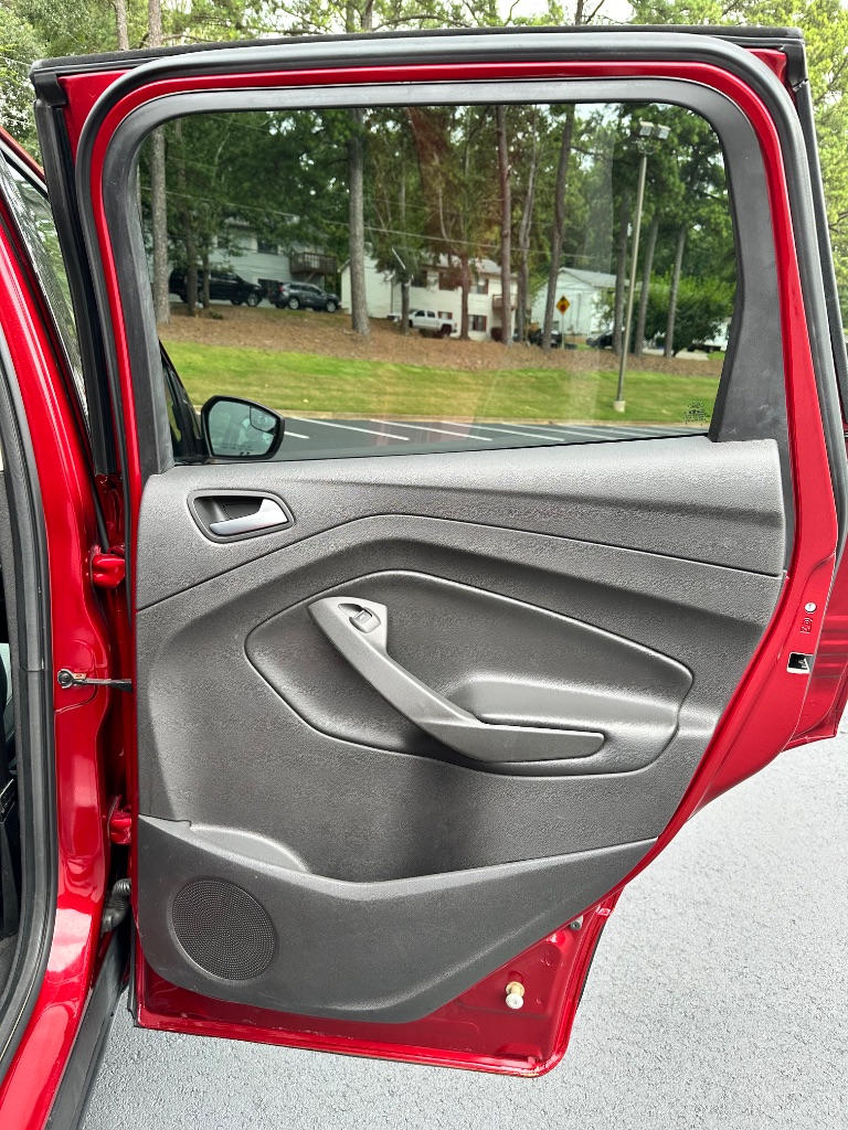 2017 Ford Escape SE - Photo 18