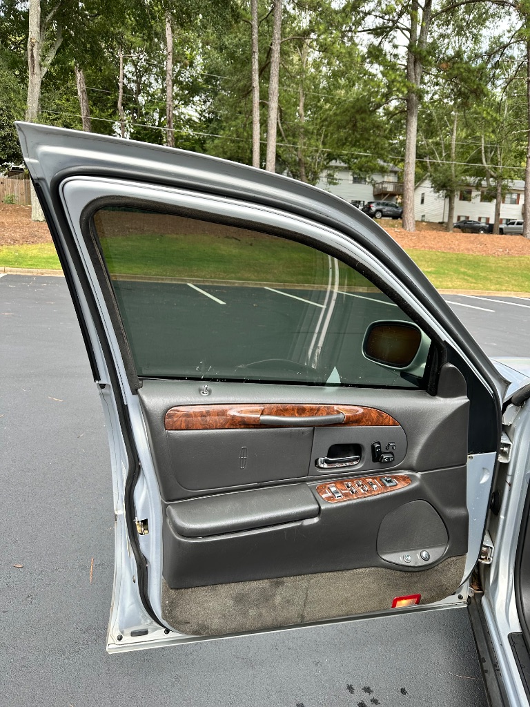 2002 Lincoln Town Car Signature - Photo 10