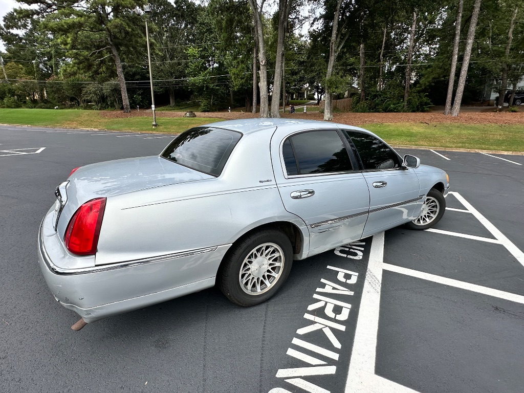 2002 Lincoln Town Car Signature - Photo 6