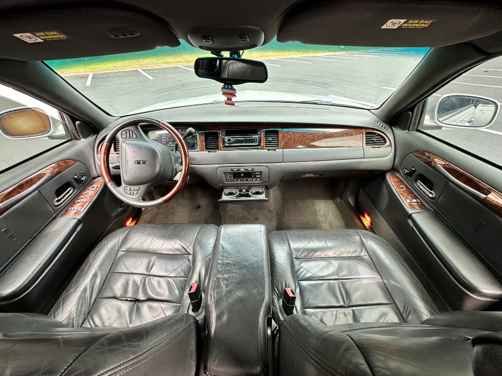 2002 Lincoln Town Car Signature - Photo 18