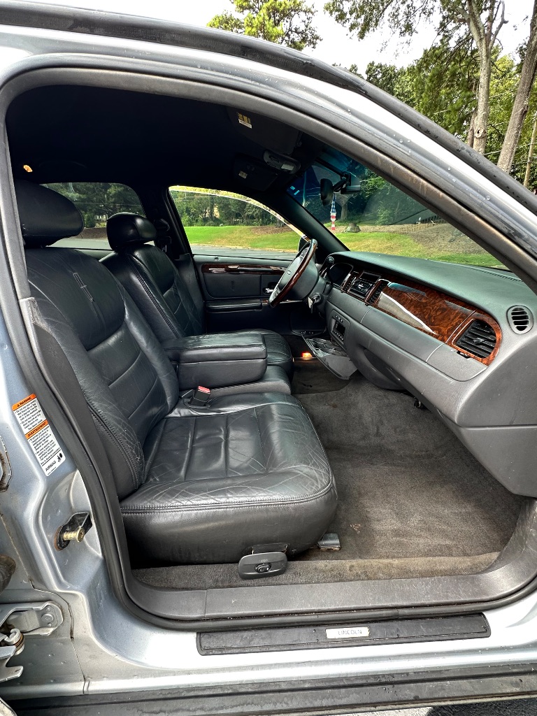 2002 Lincoln Town Car Signature - Photo 17