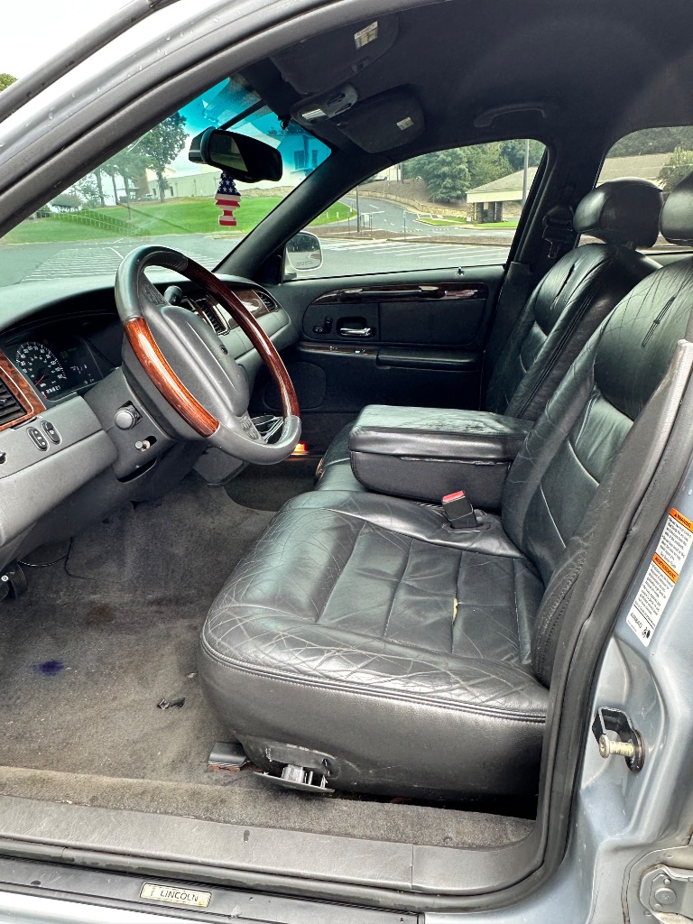 2002 Lincoln Town Car Signature - Photo 11