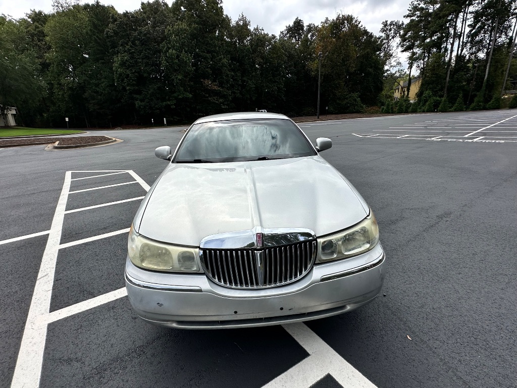 2002 Lincoln Town Car Signature - Photo 9