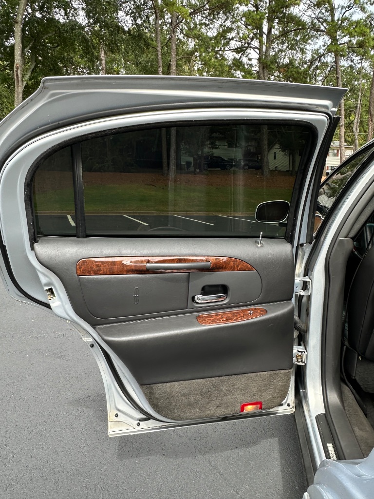 2002 Lincoln Town Car Signature - Photo 12