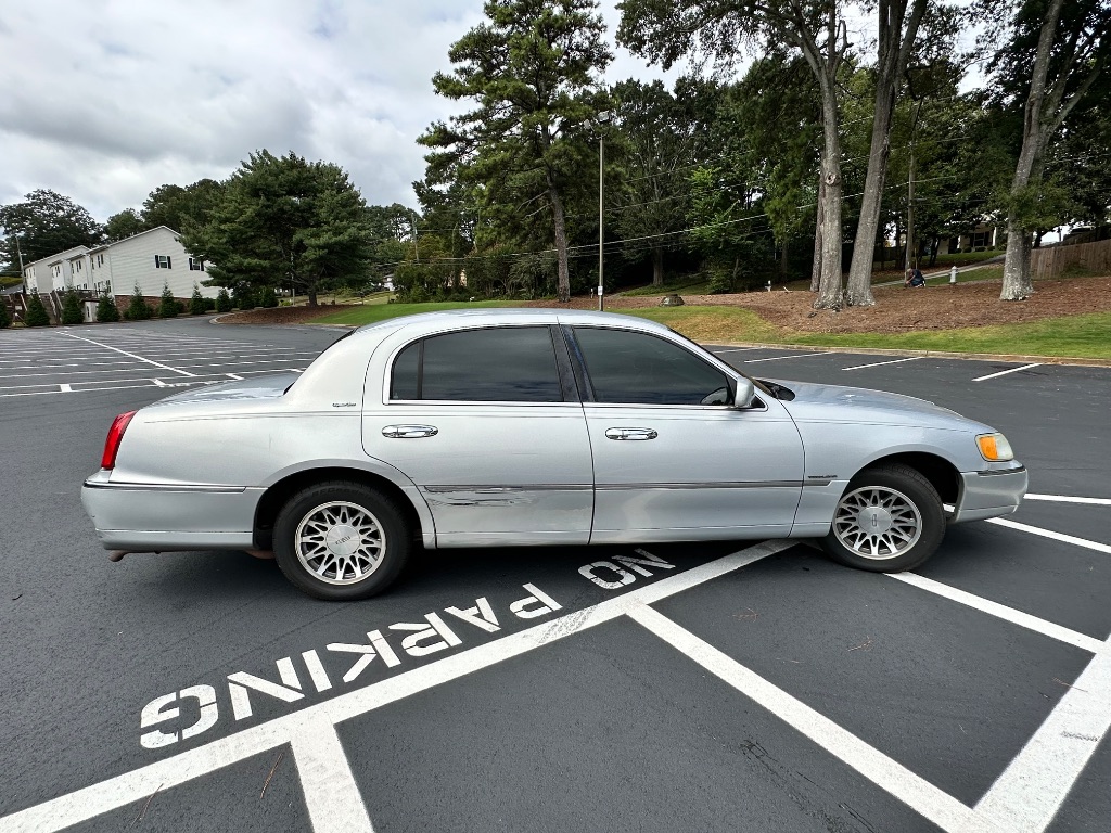 2002 Lincoln Town Car Signature - Photo 7